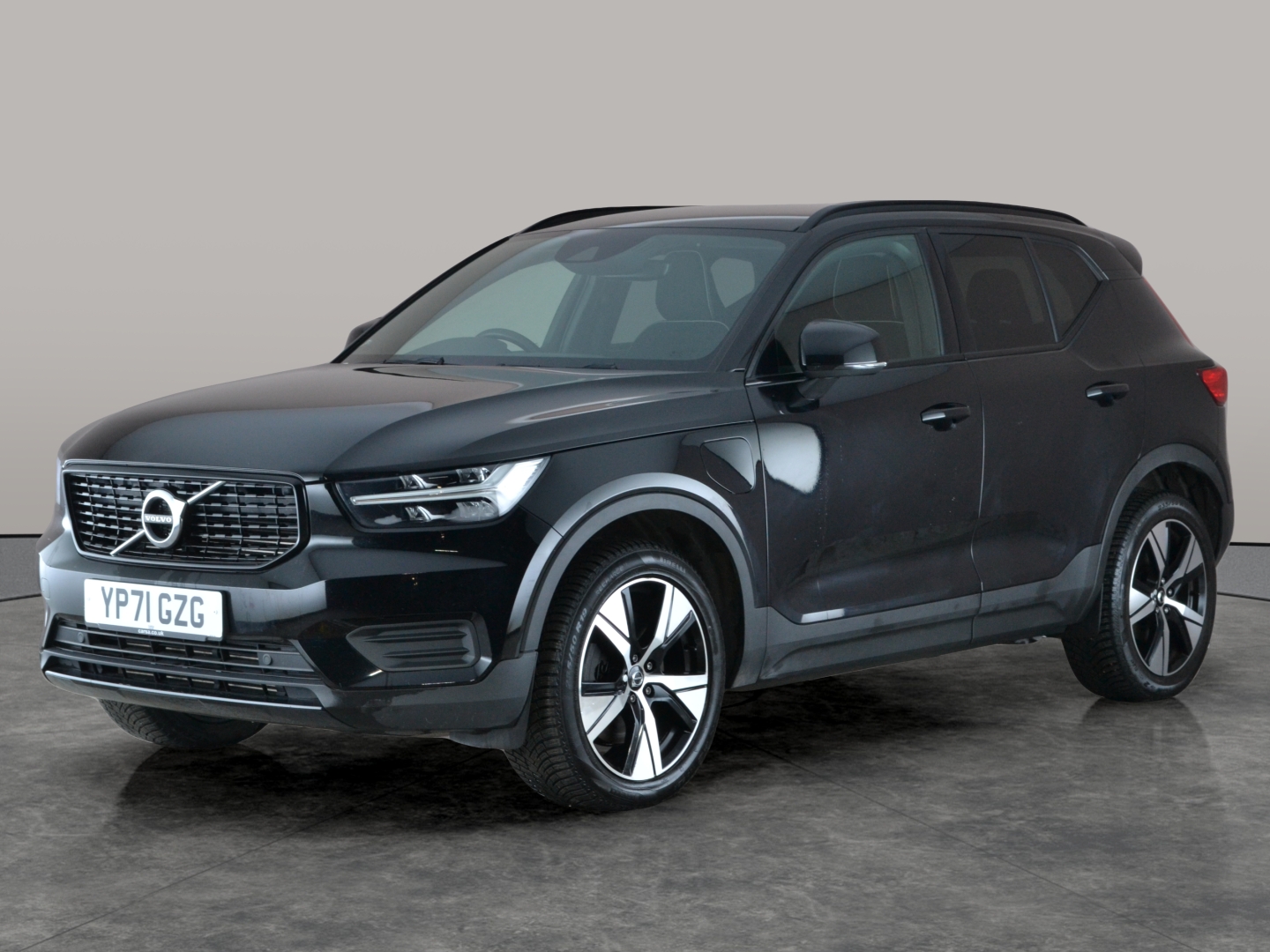 2021 VOLVO XC40