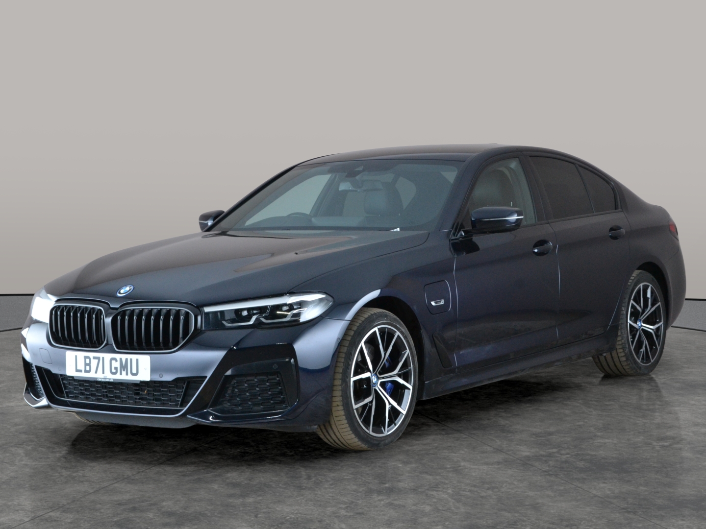 BMW 5 Series listing photo