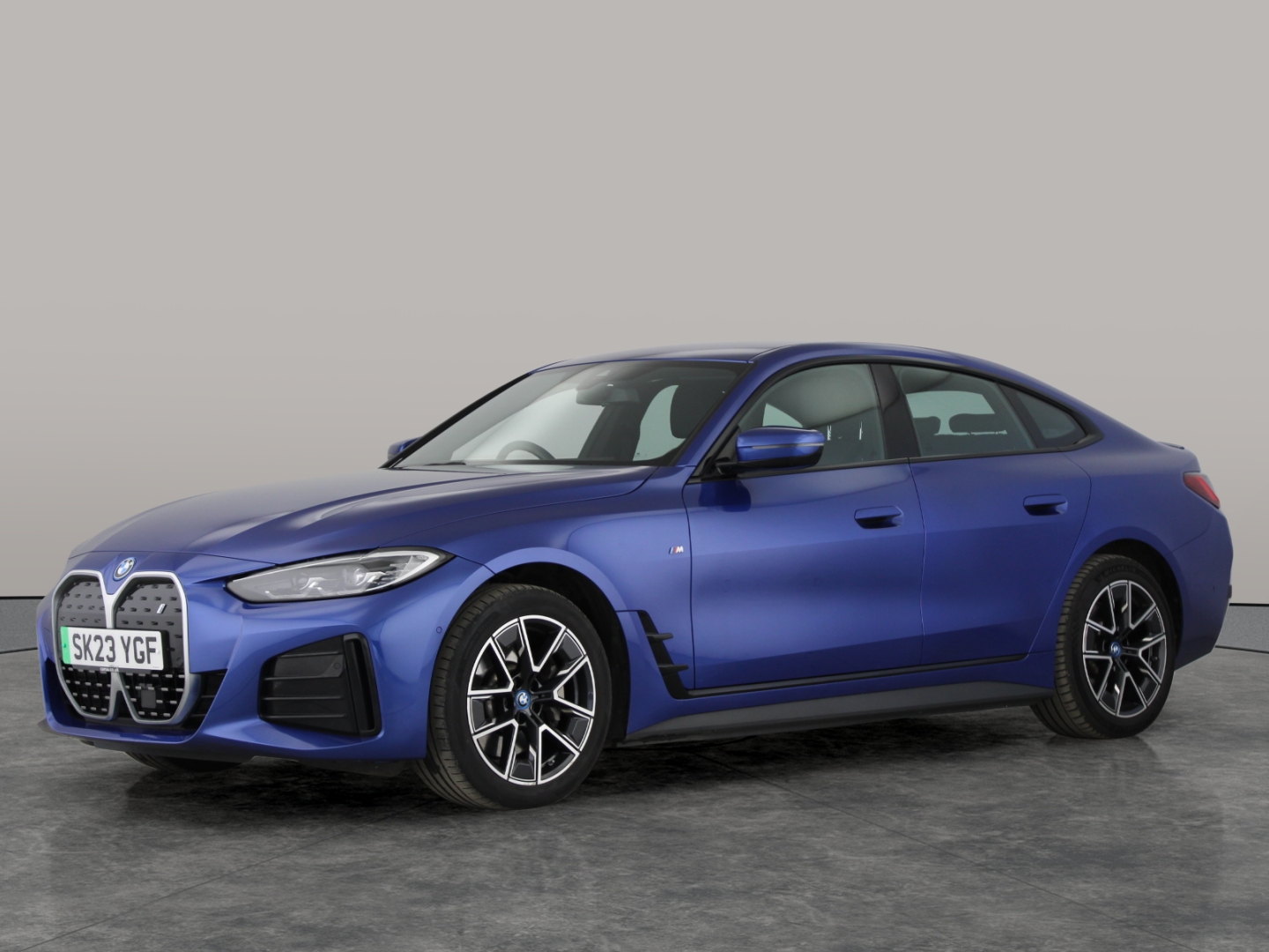 BMW i4 listing photo